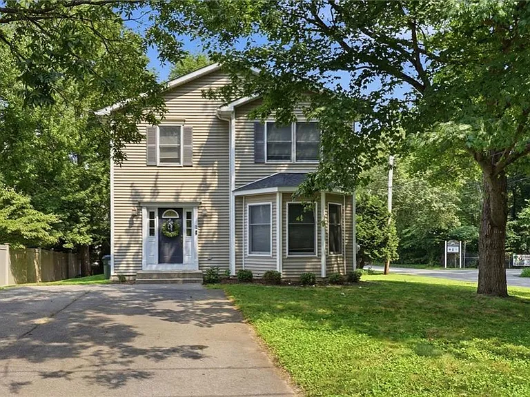 2 Lafayette Dr — Photo 1