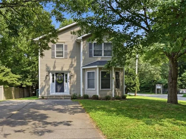 2 Lafayette Dr, Bristol, RI 02809
