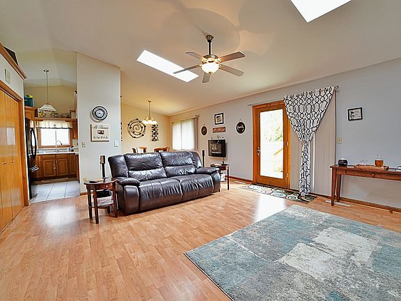 4th image of 86 Keigher Dr