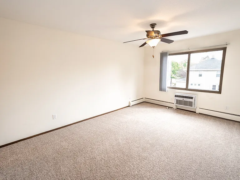 St. Clair Commons | 1304 — Photo 17