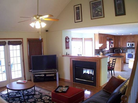 3rd image of 310 Smithfield Blvd