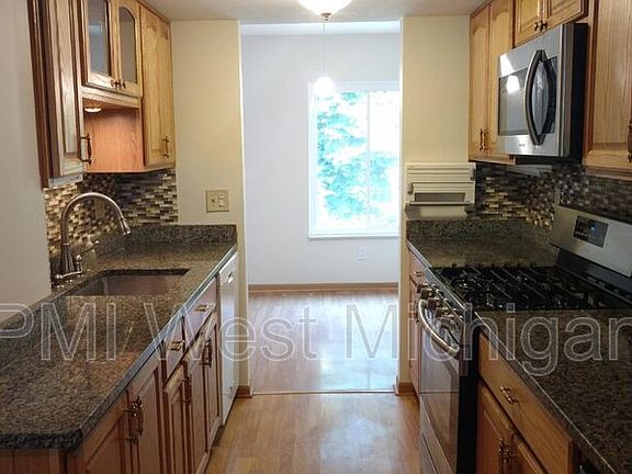 3rd image of 6433 Wainscot Dr SE