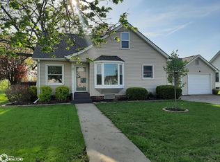 121 East St, Grinnell, IA 50112