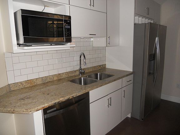 4th image of 835 Washington St APT 208