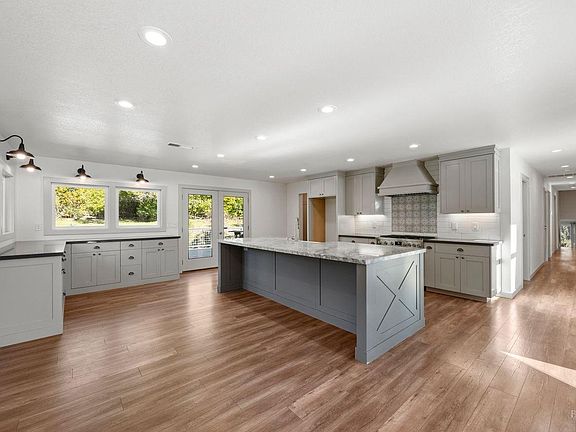 2nd image of 1551 Laguna Road