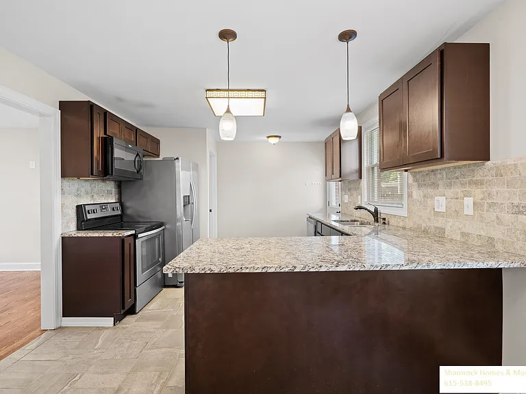 1235 Berwick Trl — Photo 3
