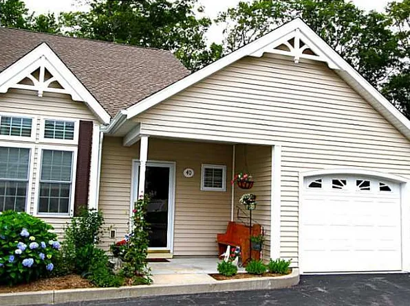 40 Fountain Dr, Westerly, RI 02891