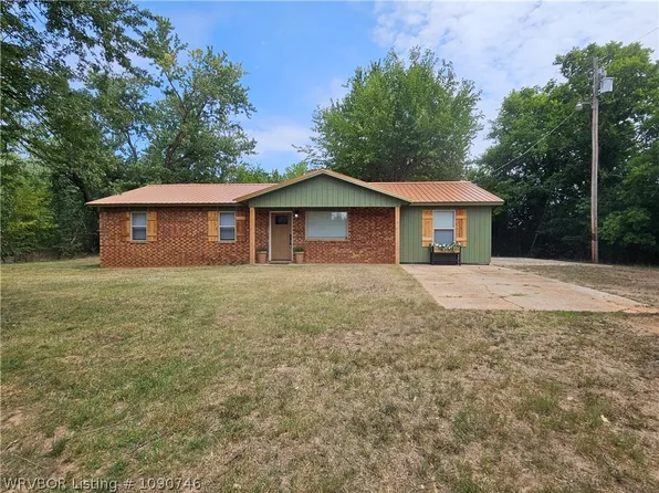 376 5th Loop, Paris, AR 72855