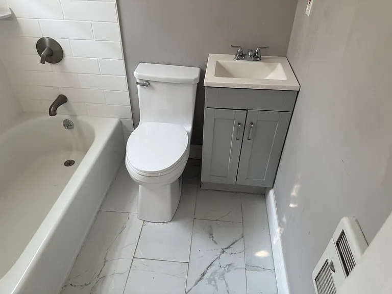 62 Greenwich St #3R — Photo 4