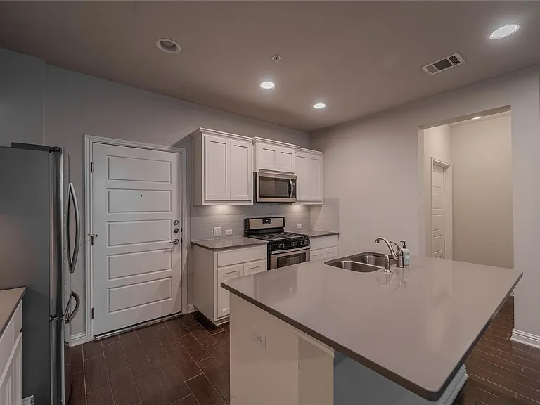 13800 Lyndhurst St #293 — Photo 5