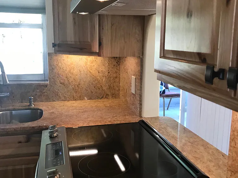 Beautiful Granite, All wood Cabinets. New Stove, Refrigerator and Dishwasher