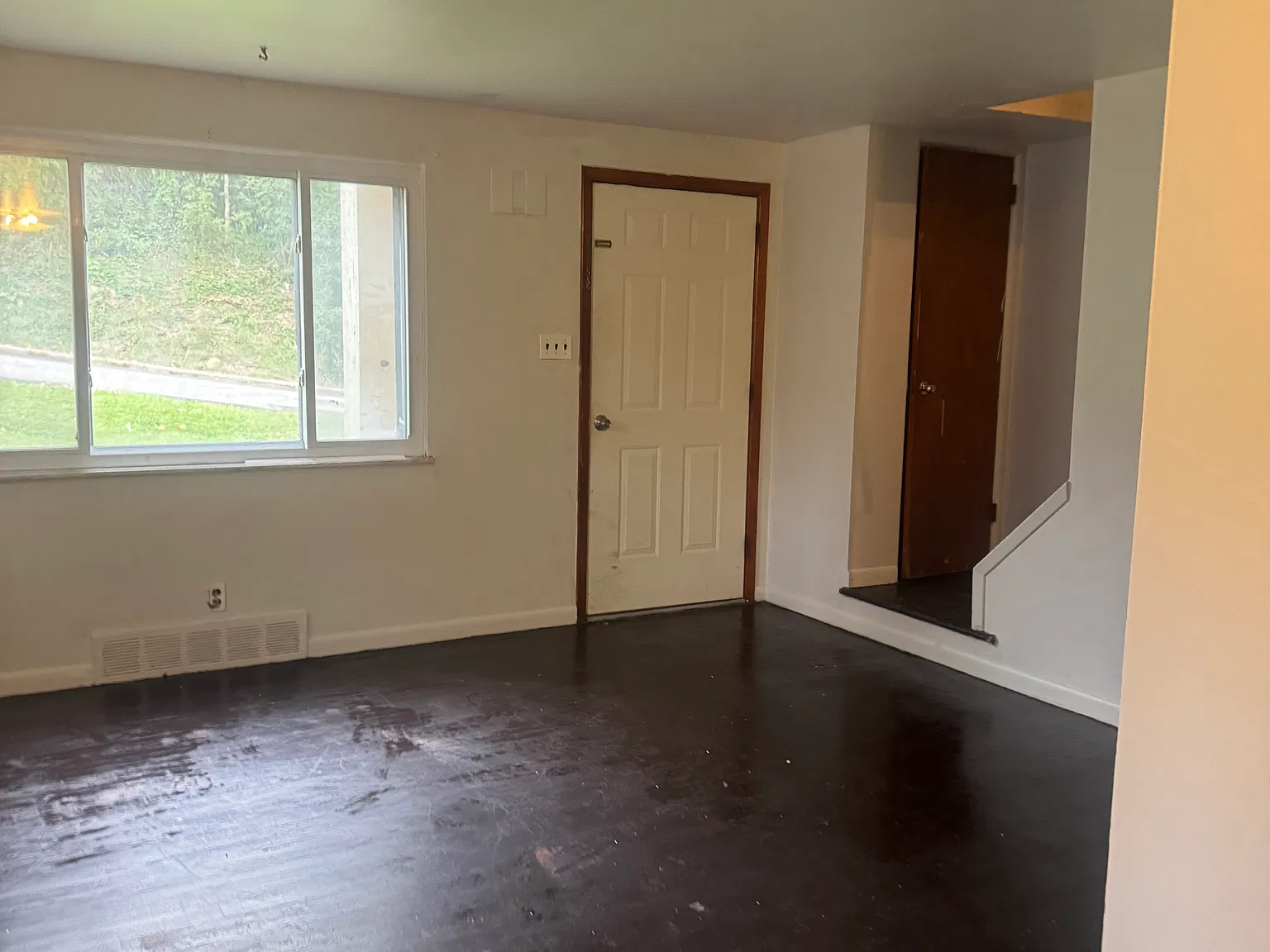 1 bed, 1040 sqft, $895 — Photo 2