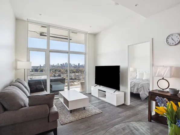 5333 Goring St #3103, Burnaby, BC V5B 3A3