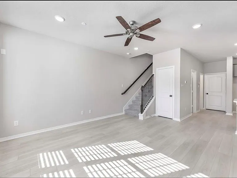 8046 Scanlan Trce — Photo 4
