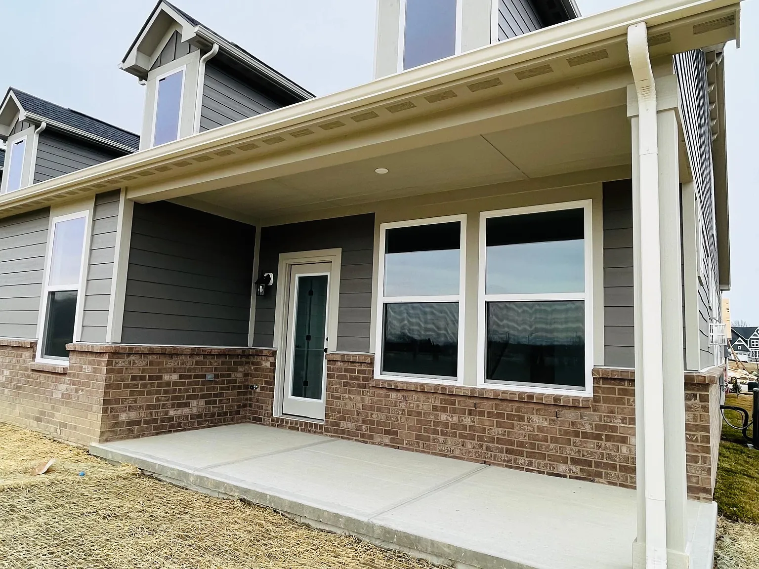 3 bed, 2300 sqft, $3,000 — Photo 2