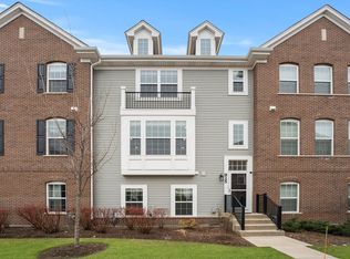 825 Paisley Ct, Naperville, IL 60540
