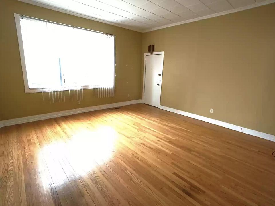 1st image of 3651 S Wood St #1