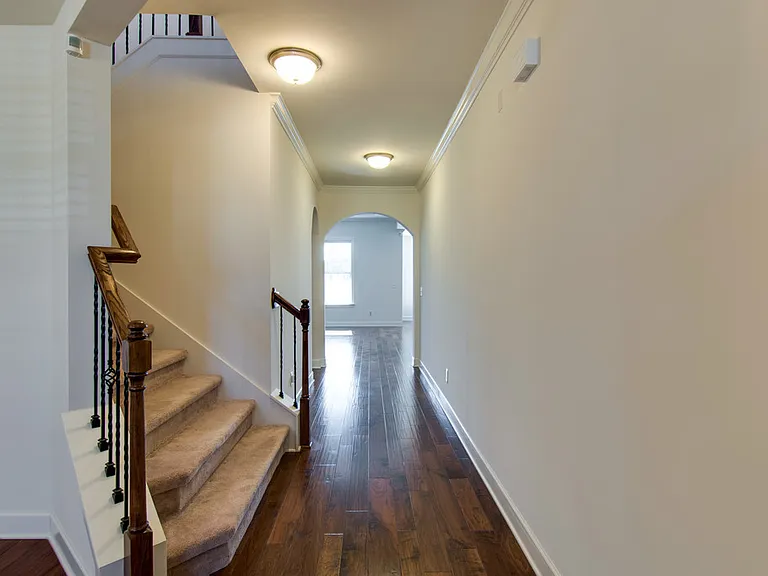 1205 Cressy Ln — Photo 2