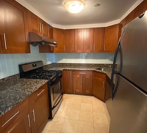 3rd image of 6070 Woodhaven Blvd APT 6F