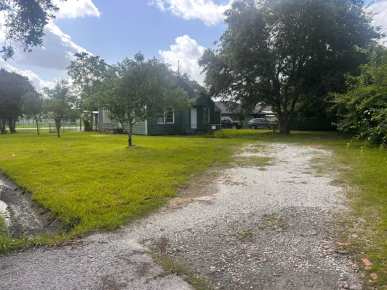 250 N Parkway Dr — Photo 4