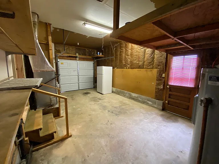 218 Mona Dr — Photo 32
