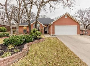 605 Inwood Rd, Azle, TX 76020