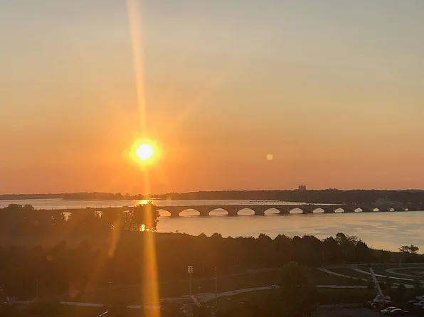 250 E Harbortown Dr APT 1008, Detroit, MI 48207