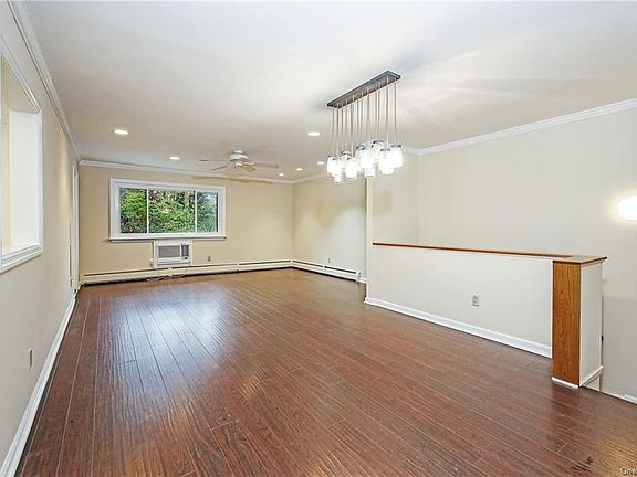 5th image of 59 Coachlight Sq