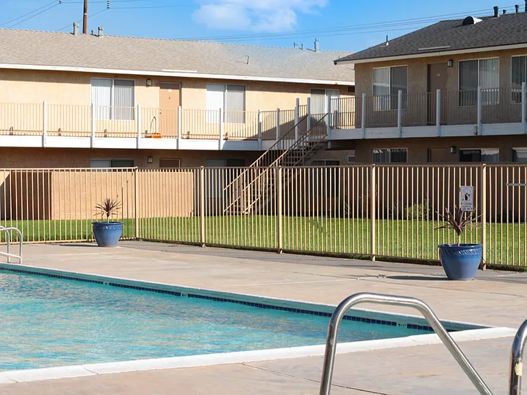 Hesperia Regency Apartments — Photo 24