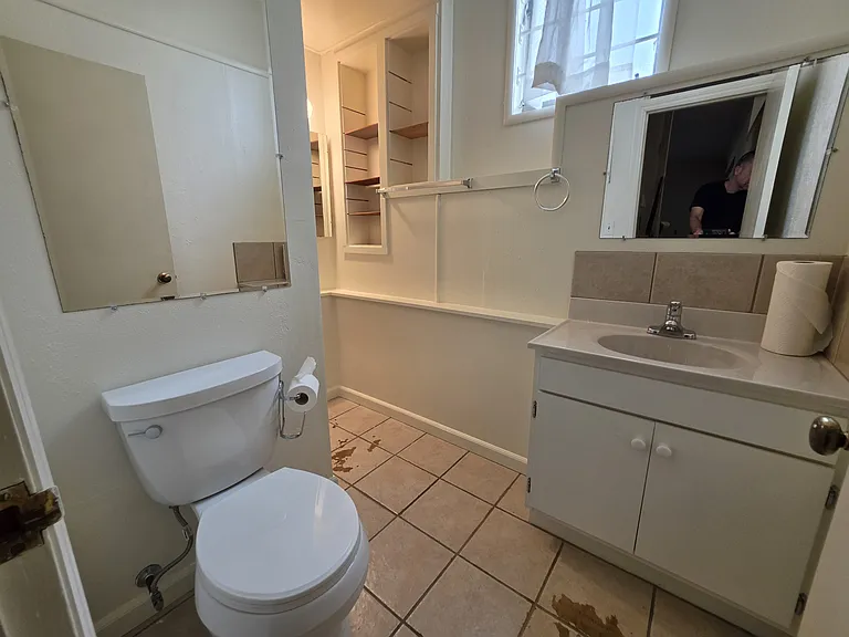 1744 Wesley Ave — Photo 42