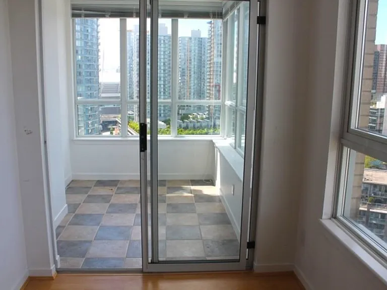 63 Keefer Pl #2102 — Photo 5