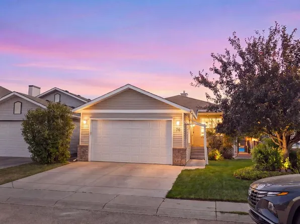 76 SW Douglas Ridge Close SE, Calgary, AB T2Z 2M3