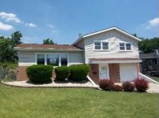 9028 W 89th St, Hickory Hills, IL 60457