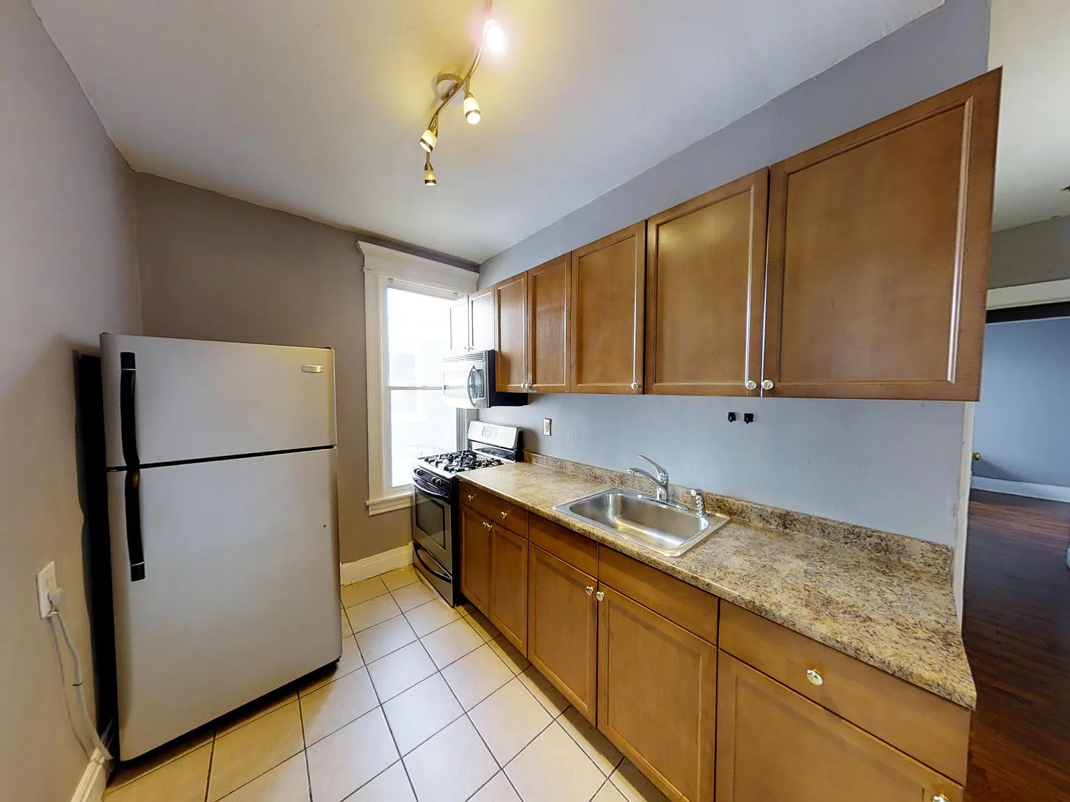 2 bed, $1,600 — Photo 4