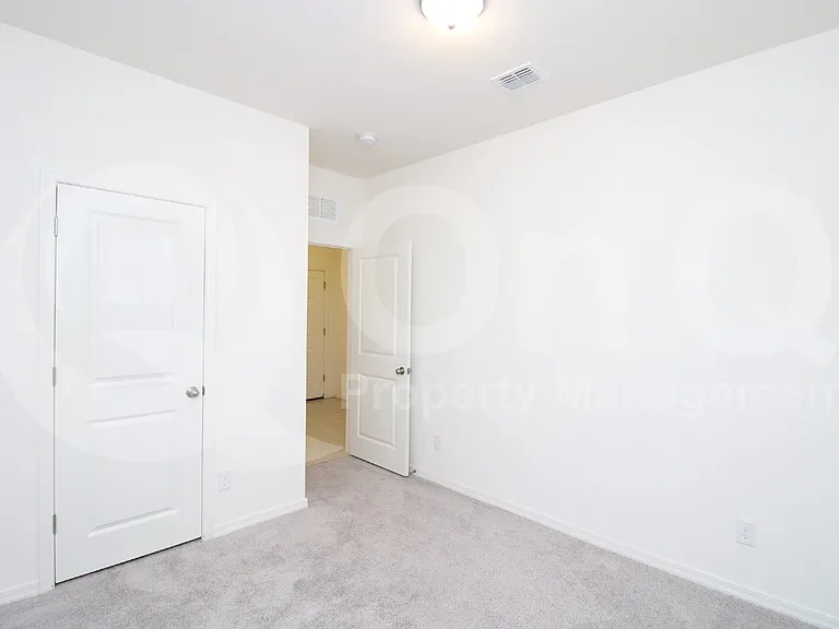 2450 E Alonso Dr — Photo 10