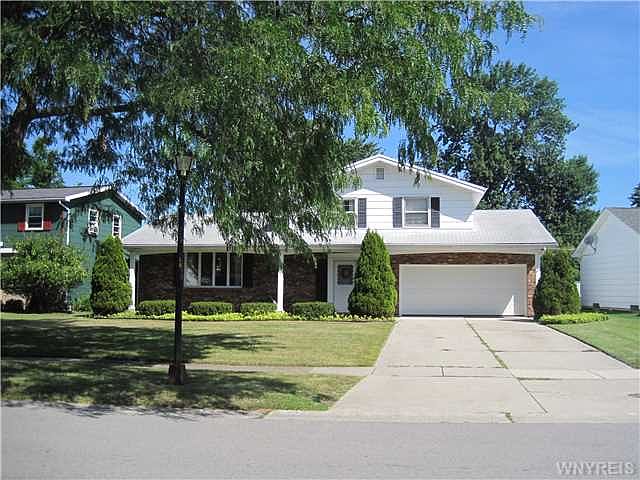 1st image of 68 Manor Oak Dr