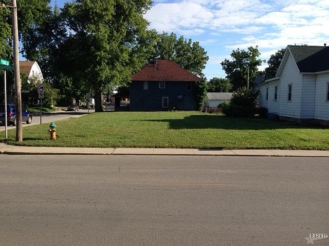 2nd image of 523 W Wabash St