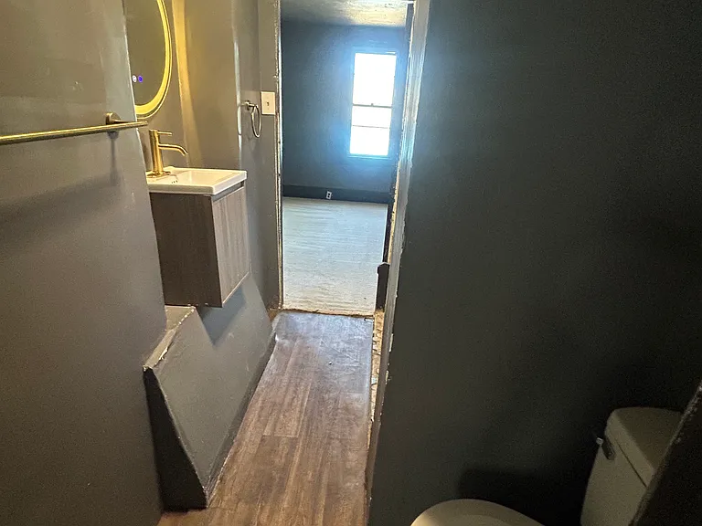 102 Knox Ave — Photo 2