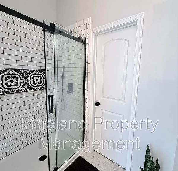 201 Old Colony Pl — Photo 15