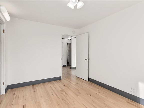4th image of 530 W Olympic Pl APT 301