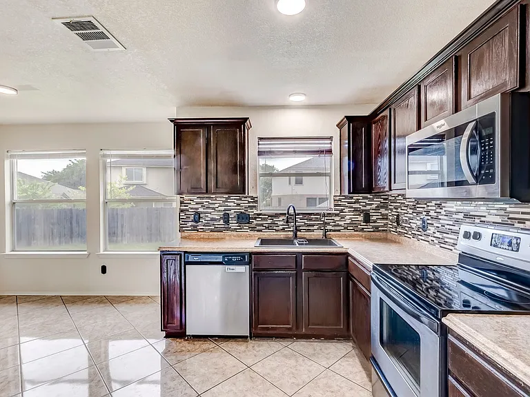 4411 Causeway Ct — Photo 11