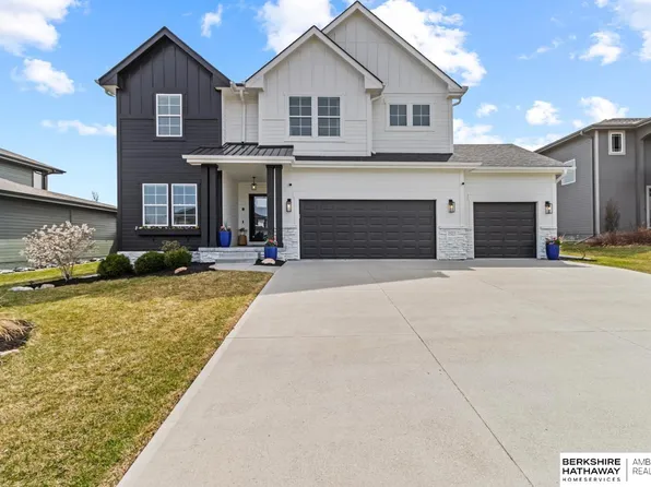 16215 Reynolds St, Bennington, NE 68007