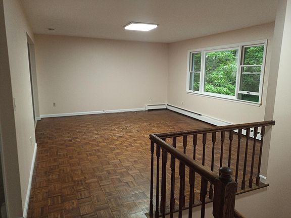 4th image of 115 Park Pl