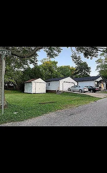 3 bed, 2000 sqft, $2,200 — Photo 2
