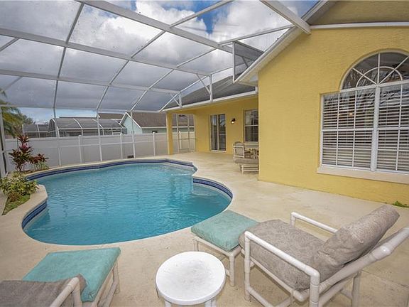 3rd image of 220 Sunset Ct