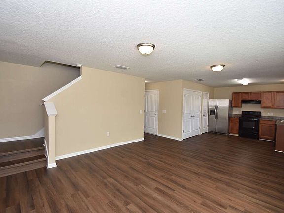 3rd image of 93 Pheasant Dr