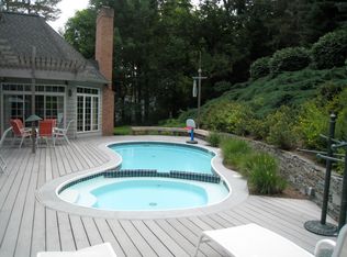 1 Carters Grv, Pittsford, NY 14534