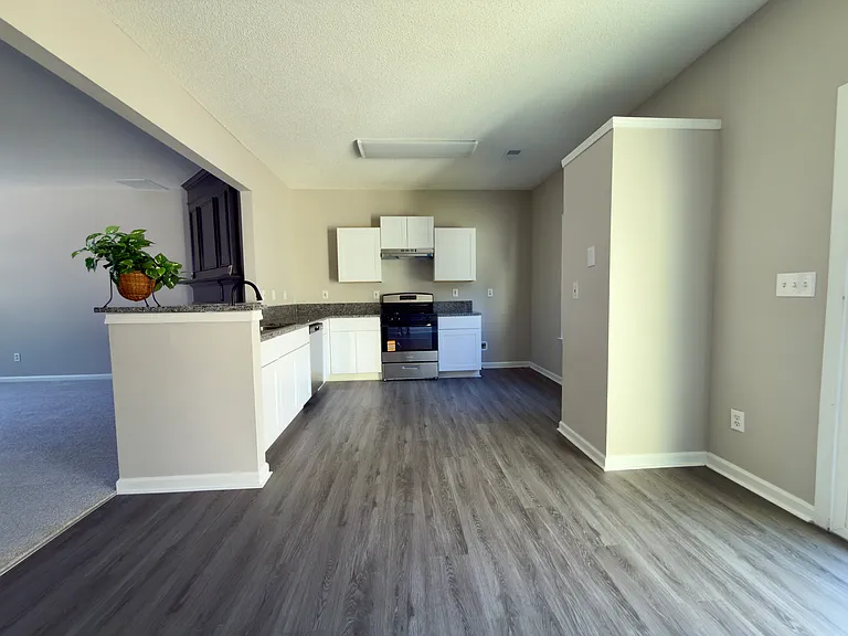 10900 Wittenridge Dr #E8 — Photo 4