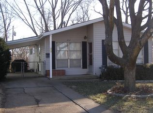 212 Hillcrest Blvd, Ballwin, MO 63021