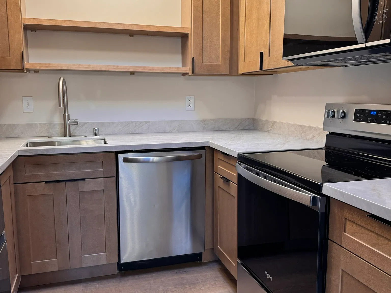 2 bed, 1000 sqft, $2,795 — Photo 3